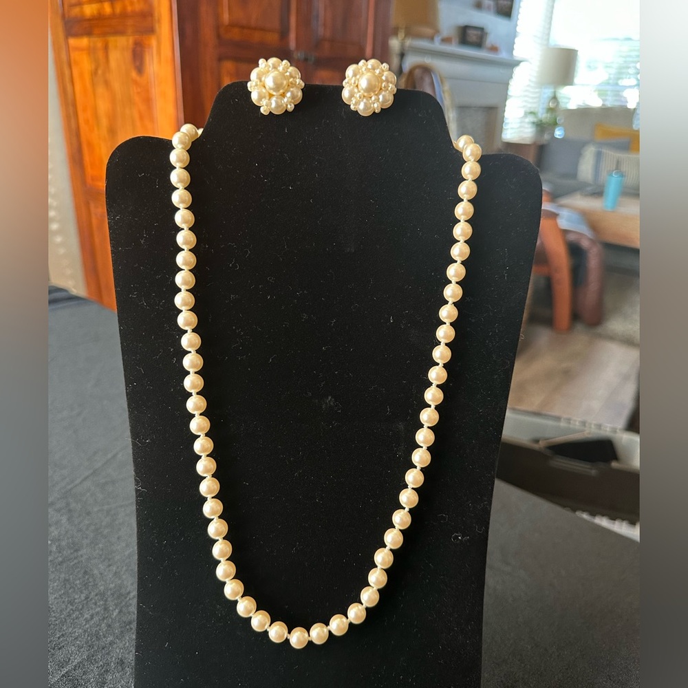 Vintage faux pearl necklace & clip earring set